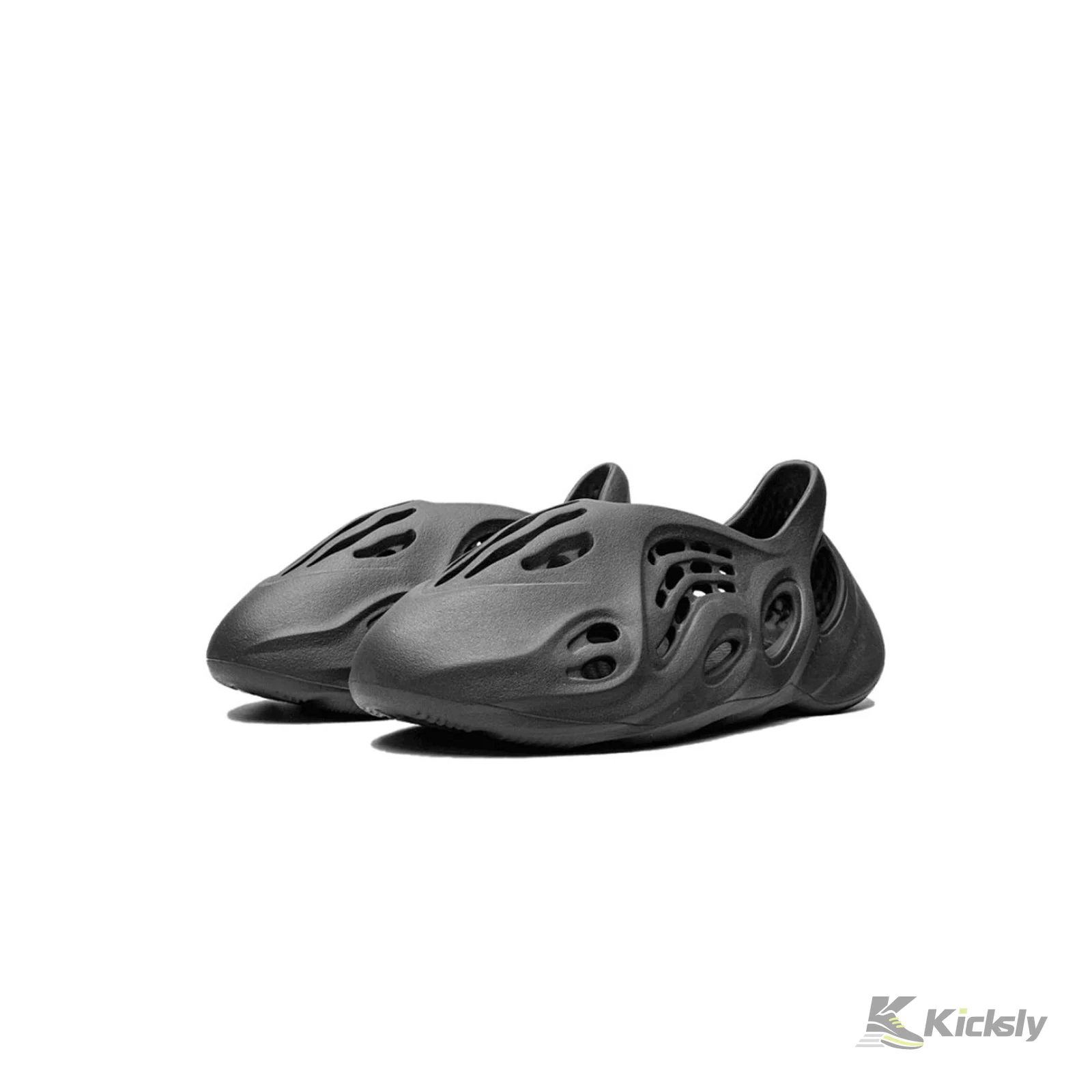Yeezy Foam RNNR "Onyx" 2