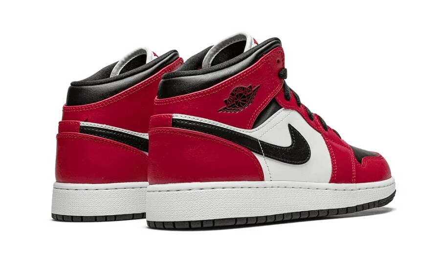Jordan 1 Mid "Chicago Black Toe" (GS) 3