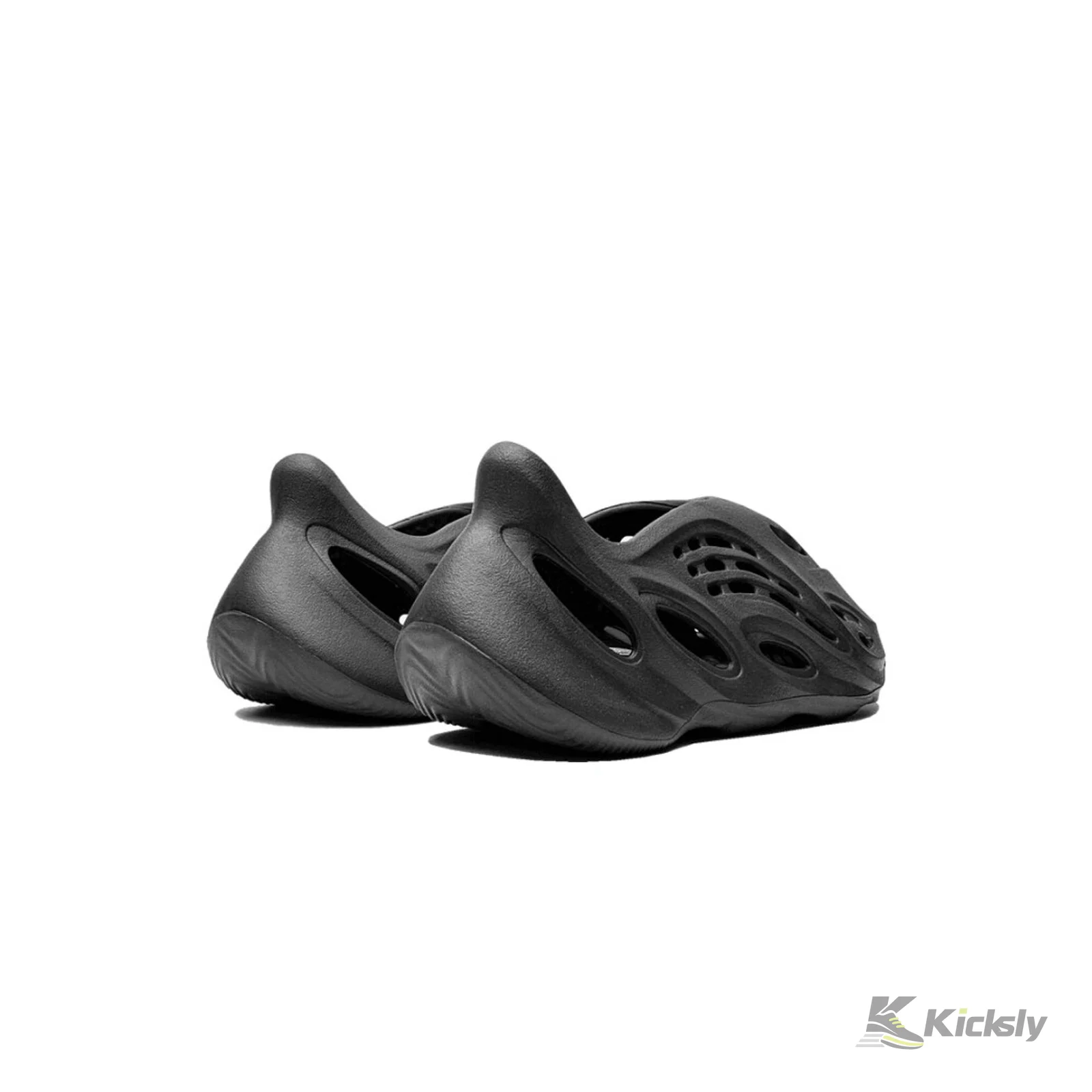 Yeezy Foam RNNR "Onyx" 3