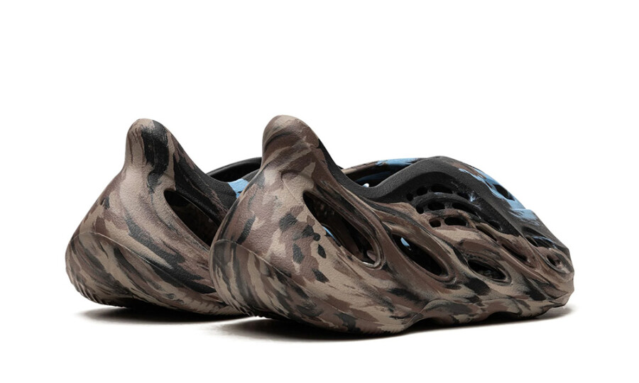 Yeezy Foam RNNR "MX Cinder" 3