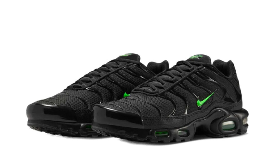 Nike Air Max Plus Black Green Strike 4