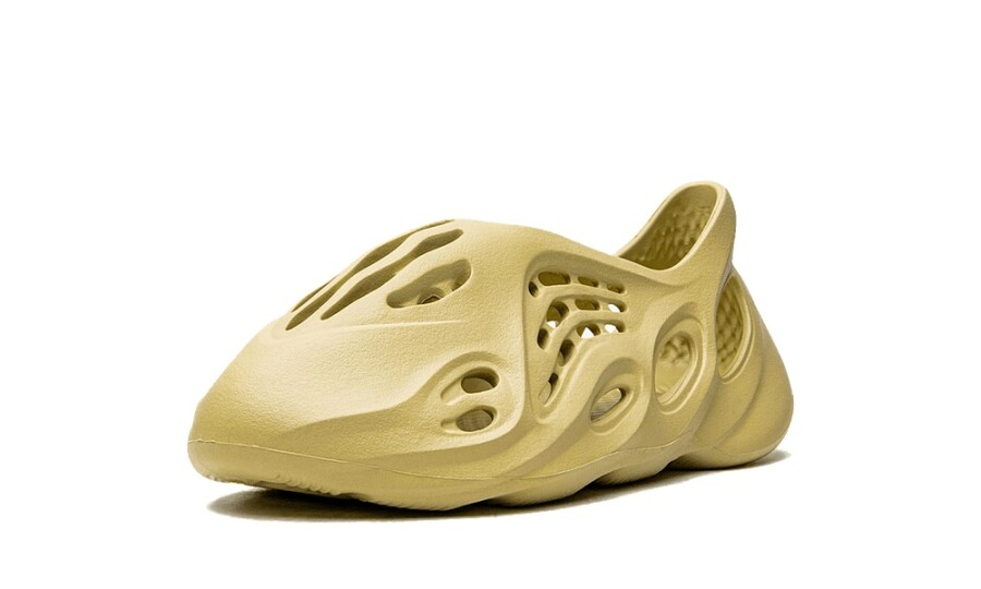 Yeezy Foam RNNR "Sulfur" 4