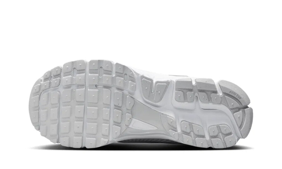 Nike Zoom Vomero 5 Chrome Toe (W) 4