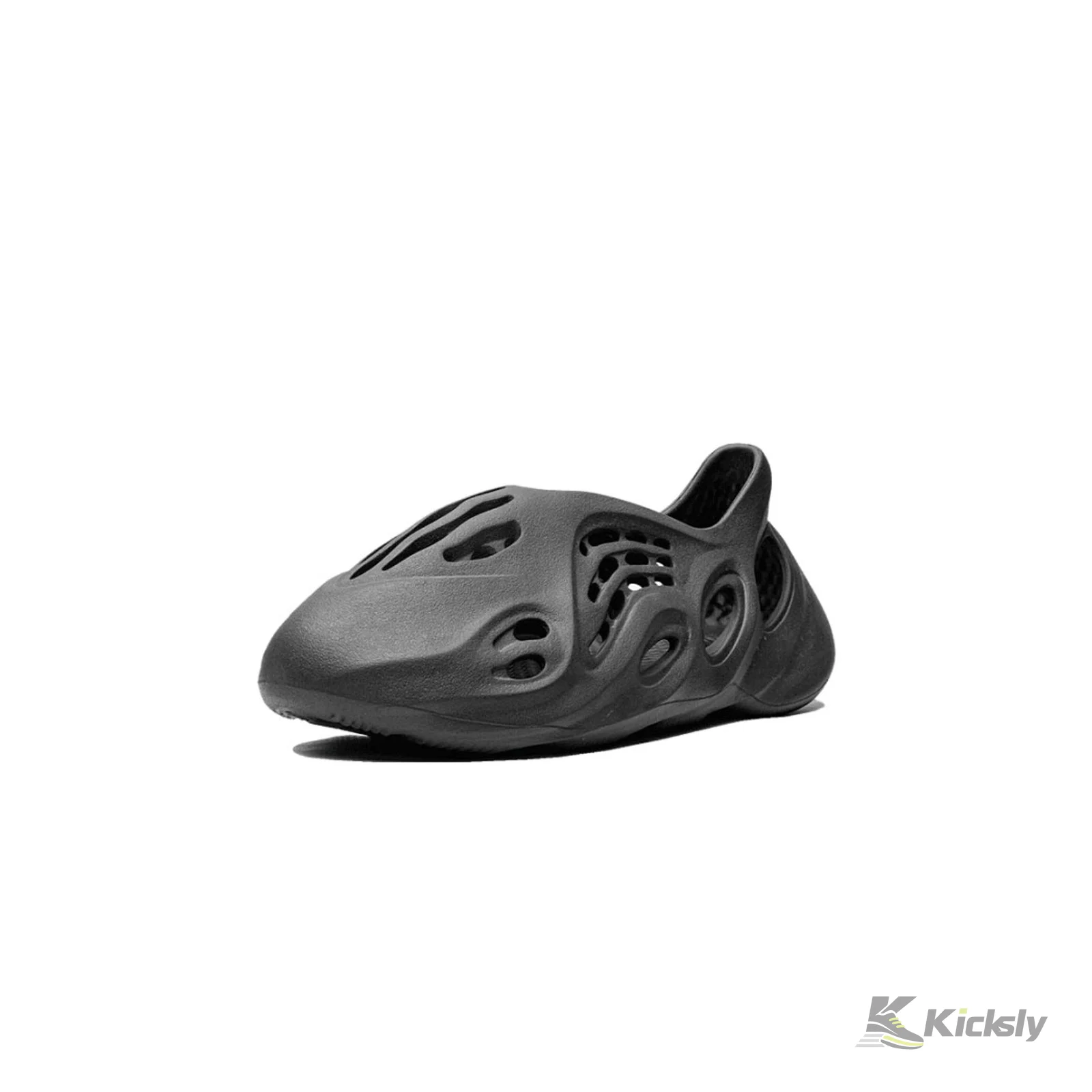 Yeezy Foam RNNR "Onyx" 4