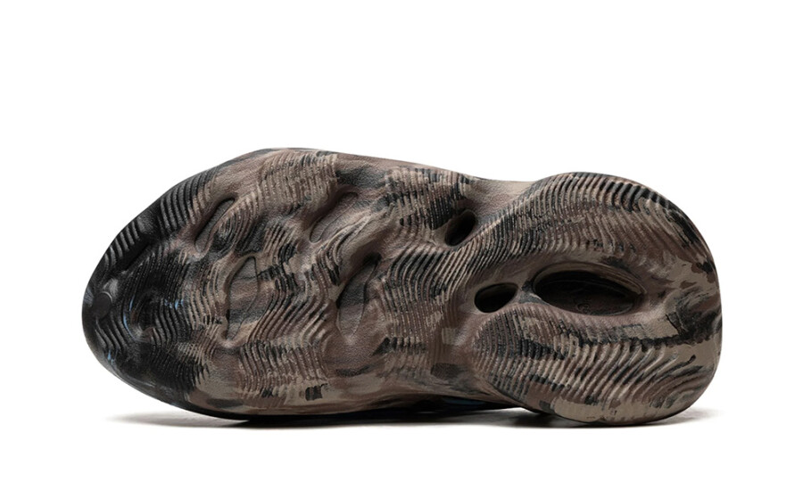 Yeezy Foam RNNR "MX Cinder" 4