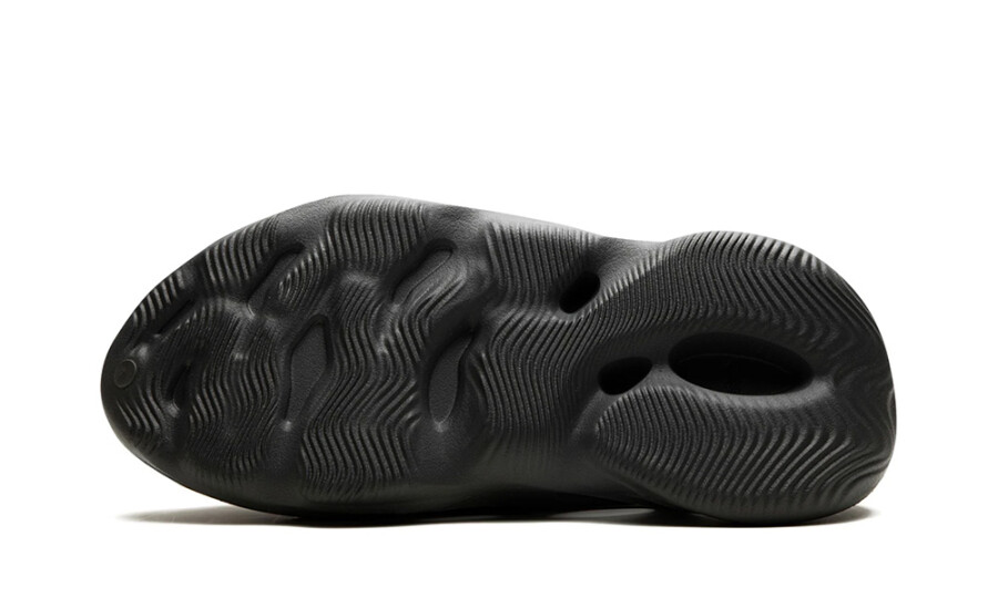 YEEZY Foam RNNR "Carbon" 4