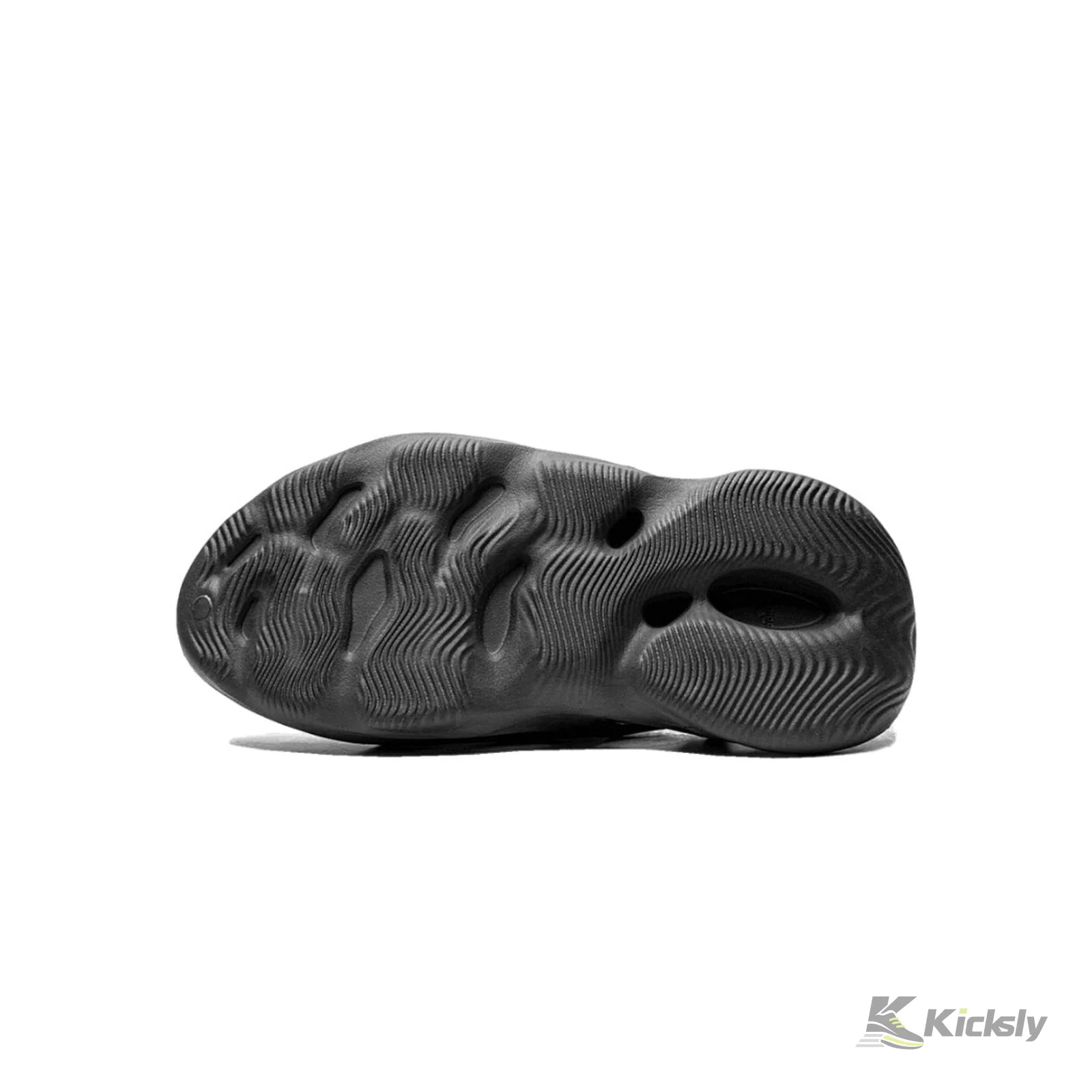 Yeezy Foam RNNR "Onyx" 5